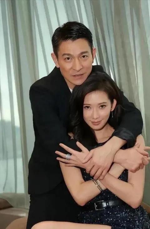 2019年，林志玲icon大婚icon，请了半个娱乐圈，却唯独没有请刘德华ico