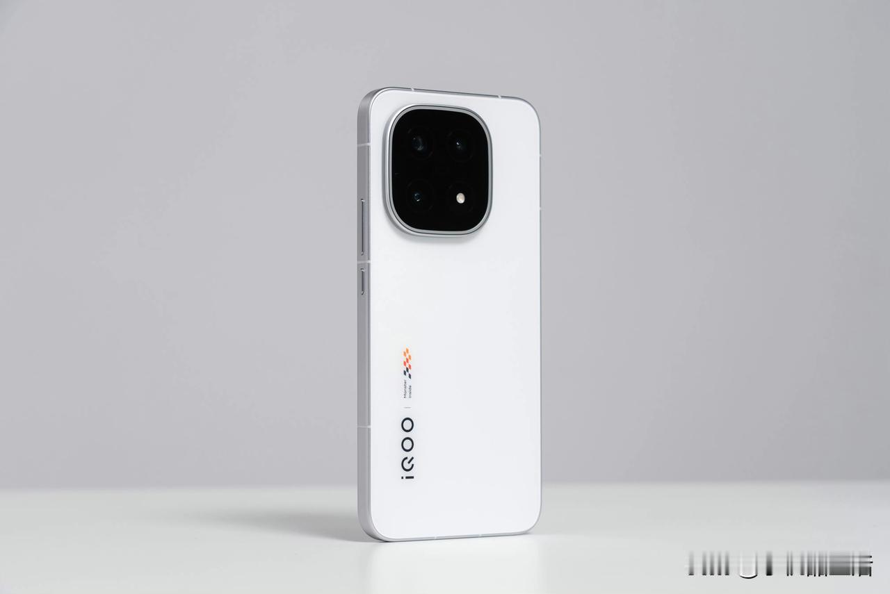 iQOO15详细配置参数汇总:2K直屏+骁龙8EliteGen5+Q3自研