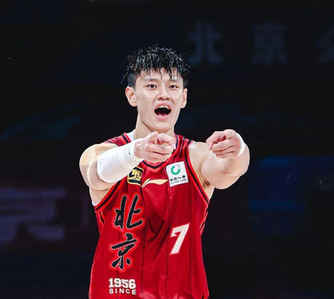 现役中国男篮五位潜力前锋球员如下:1.崔永熙22岁2.曾凡博22岁