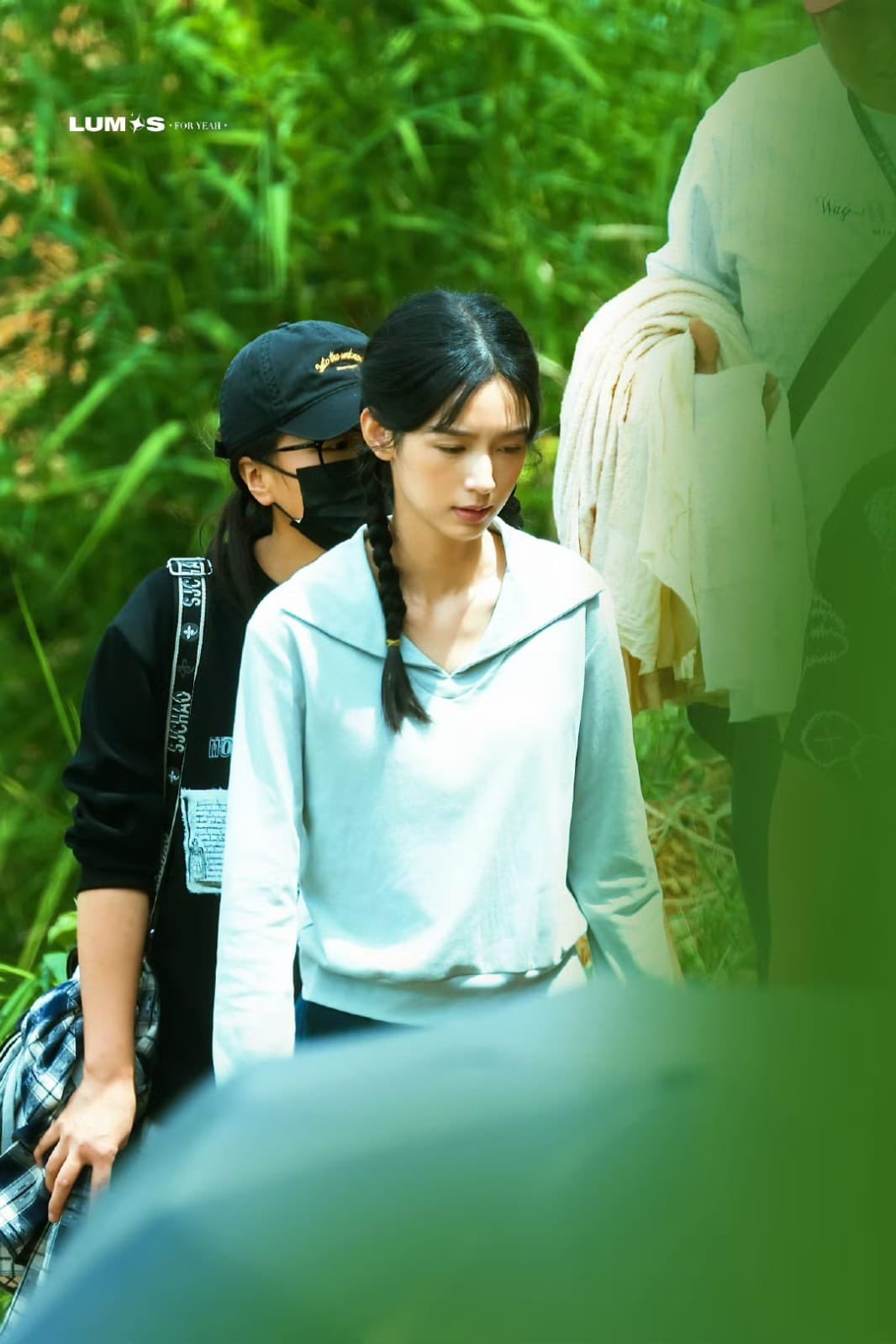 周也、王子奇《红舞鞋》路透。​​​