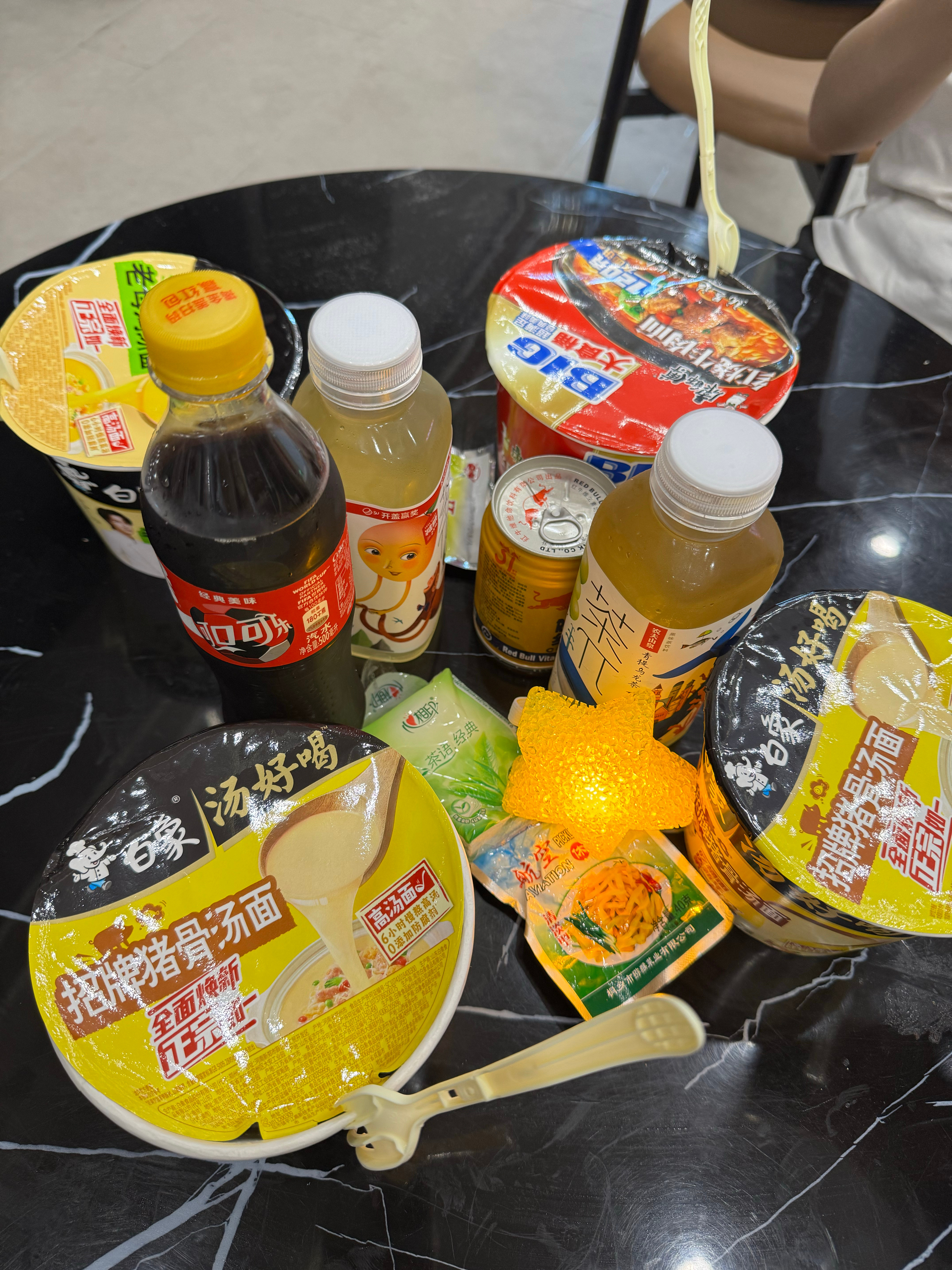 连夜回杭，肚子饿在服务区吃个泡面，真的好久没吃泡面了，还不错湖州·南浔古镇服务