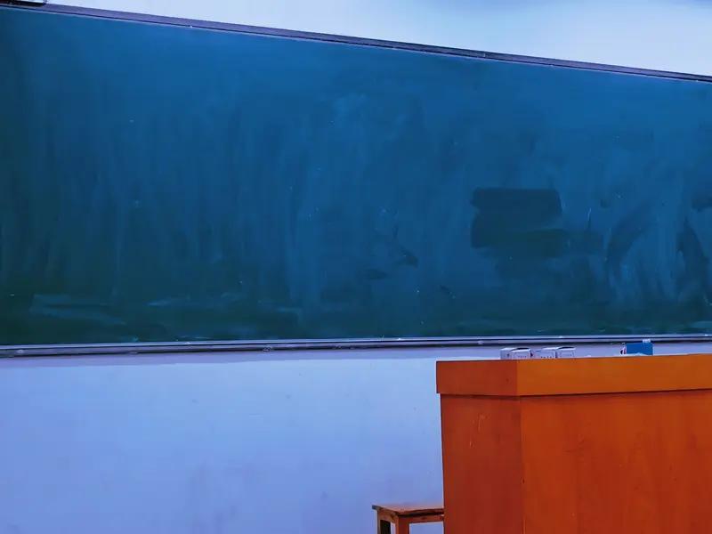 红圈所律师：法学生开学，坚定的做这几件事，不再说法学没有壁垒了1、专业课必须