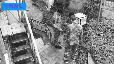 乌克兰正有一种抓丁新模式。征兵办网上下单让快递物流人员过来取货勿，一旦到来，就进