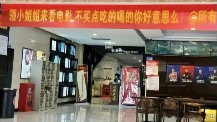 最近这段时间电影市场还挺有意思的，成名已久的老导演和登堂入室的新生代似乎都认为基
