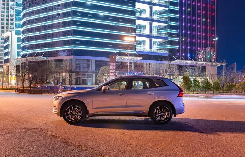 家用选Q5还是XC60，还挺让人纠结的。价格上，沃尔沃XC60限时23.99万