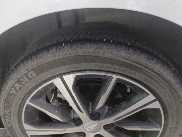 不行了今天下车一看头皮发麻，全身鸡皮疙瘩都起来了强迫症都犯了，这能抠掉吗照片都不