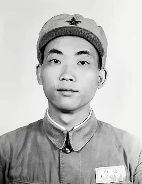 1952年朝鲜战场，发生一件让美军百思不解的奇事：入伍才一年多，枪都没怎么练过的
