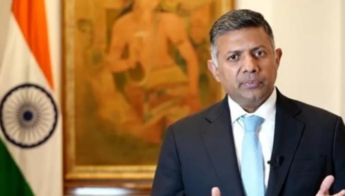 莫迪这回算是彻底坐不住了，急匆匆换了个“中国通”来当驻华大使。中国稍微在“入常”