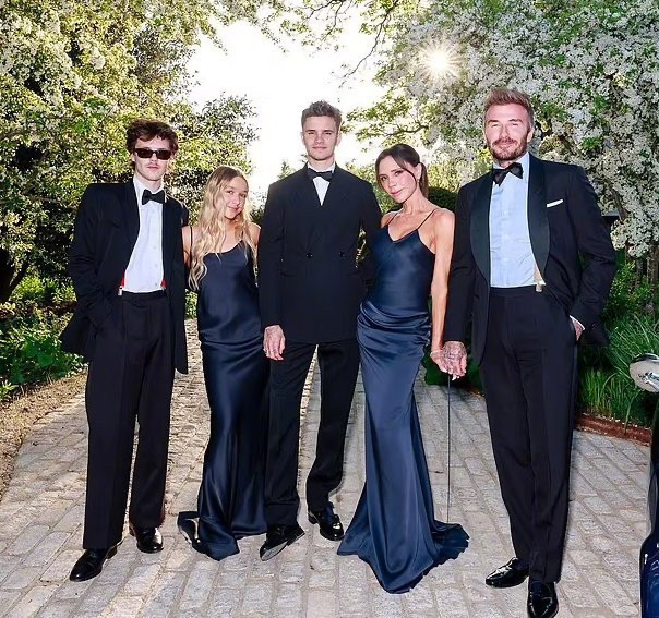 贝克汉姆夫妇被大儿子布鲁克林拉黑了！最近，媒体报道说贝克汉姆夫妻取关了大儿子布