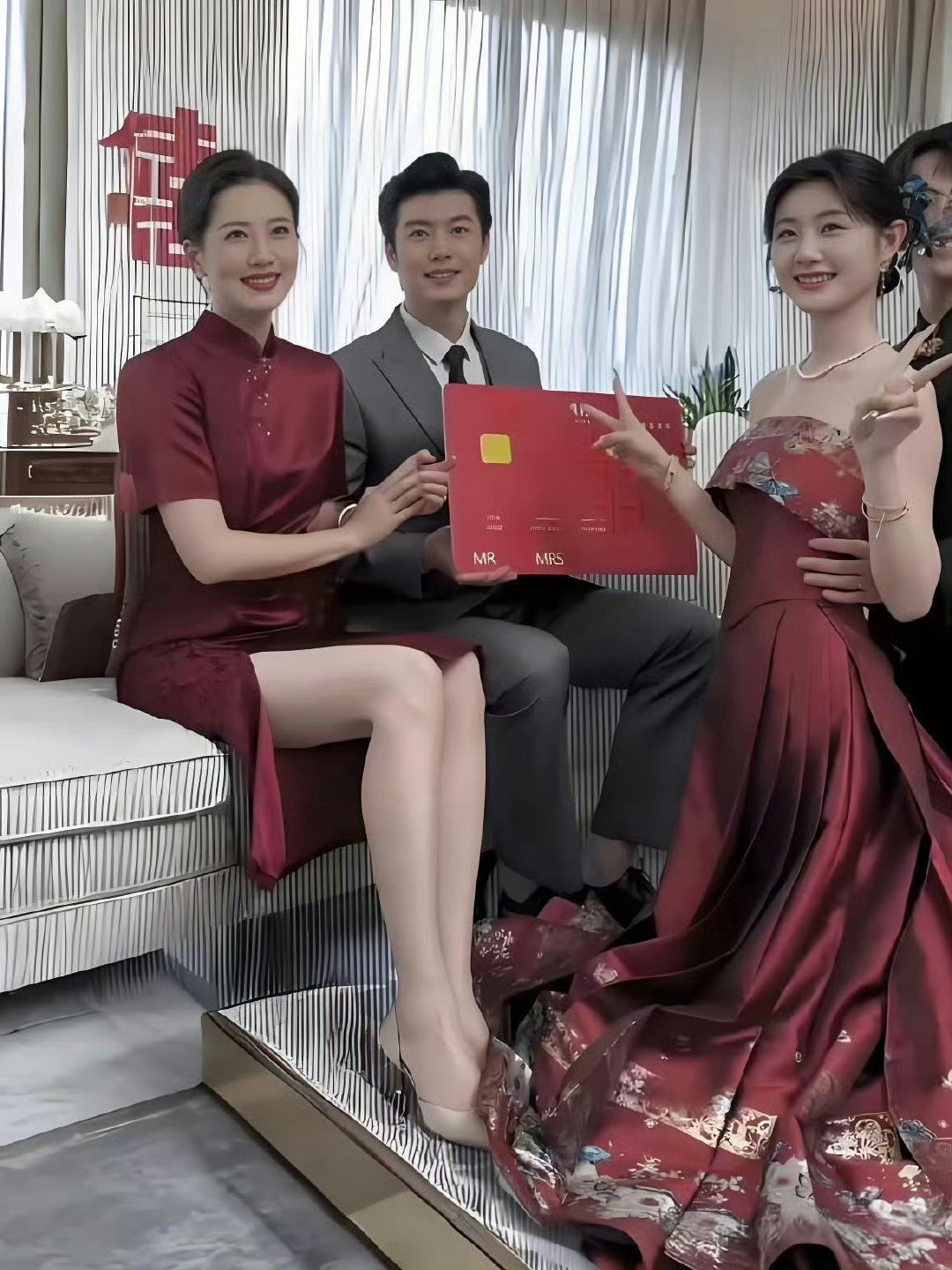 婚礼现场，婆婆居然看上去比儿媳还有排面