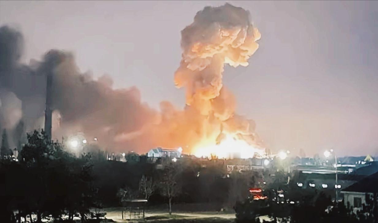 摊牌了！拉夫罗夫这话，把美国参议员怼得当场破防!2月16号，乌克兰