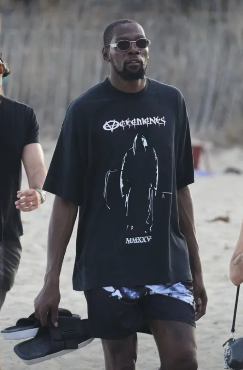 火箭输球怪不了杜兰特，只是大家以为的火箭的问题，其实并不是真的那个问题。季后赛被