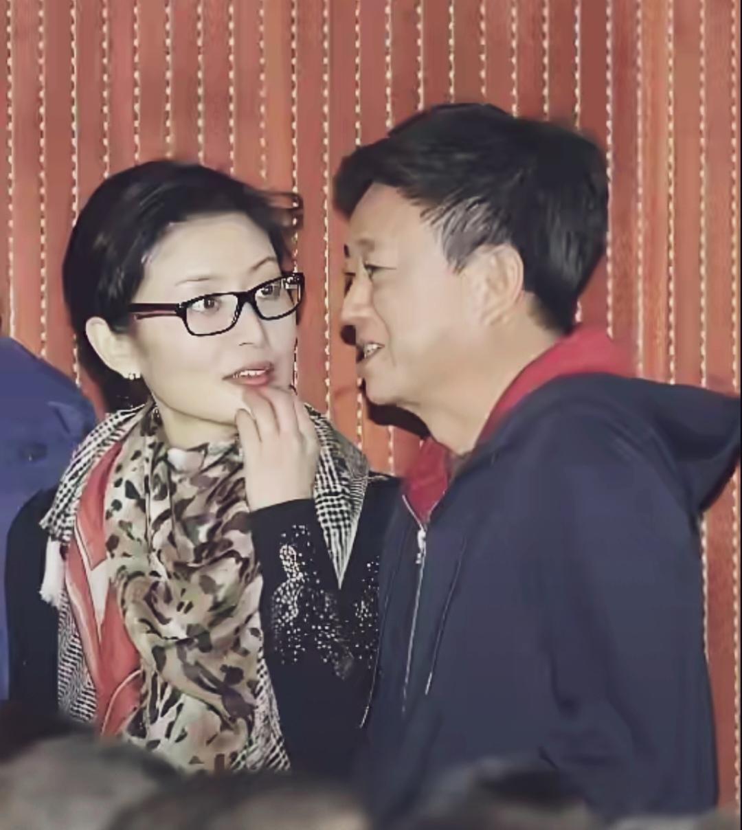 周涛与谁？真看不出来。