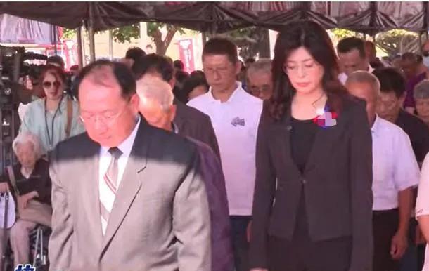 俗话说“人在做，天在看”，国民党主席郑丽文最近可算是体验了一把什么叫“人在台岛，