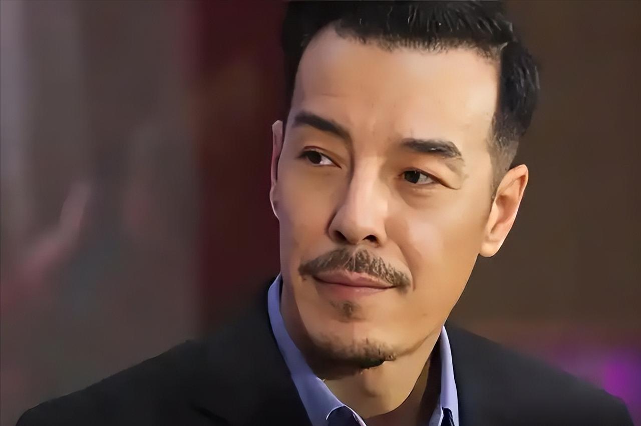 父亲是央视领导，他却偏不当关系户，娶二婚妻子，46岁才走红，这个男人叫于鹏，后