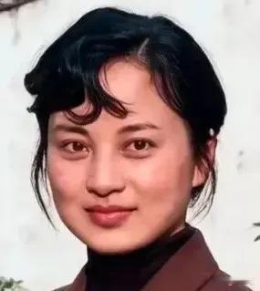 80年代的演员都很美，没有美颜滤镜，也没有整容，每个人都长得不一样，各有各的韵味
