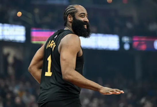 在今天的《RunItBack》节目中，路威谈到了哈登说自己季后赛运气差的言论。