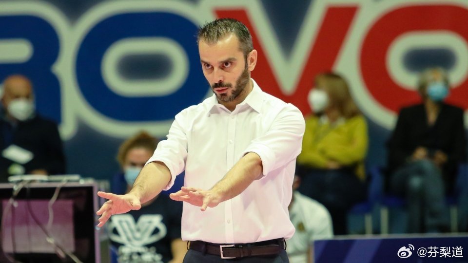 国际排坛动态斯坎迪奇主教练加斯帕里：“这场比赛和第二场很像。首局除了开局的一点优