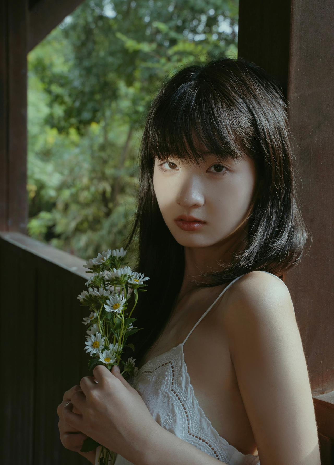 碎花裙配雏菊，这才是打开夏天的正确方式，清新又治愈。