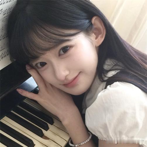 元气少女，眼镜猫爪，可爱满分！😊👀🐱