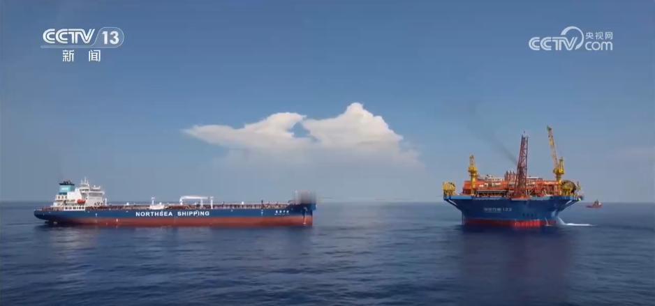 国庆当天南海海底传来巨响！4000万吨原油从305米深喷涌而出，不是炮，是黑金从