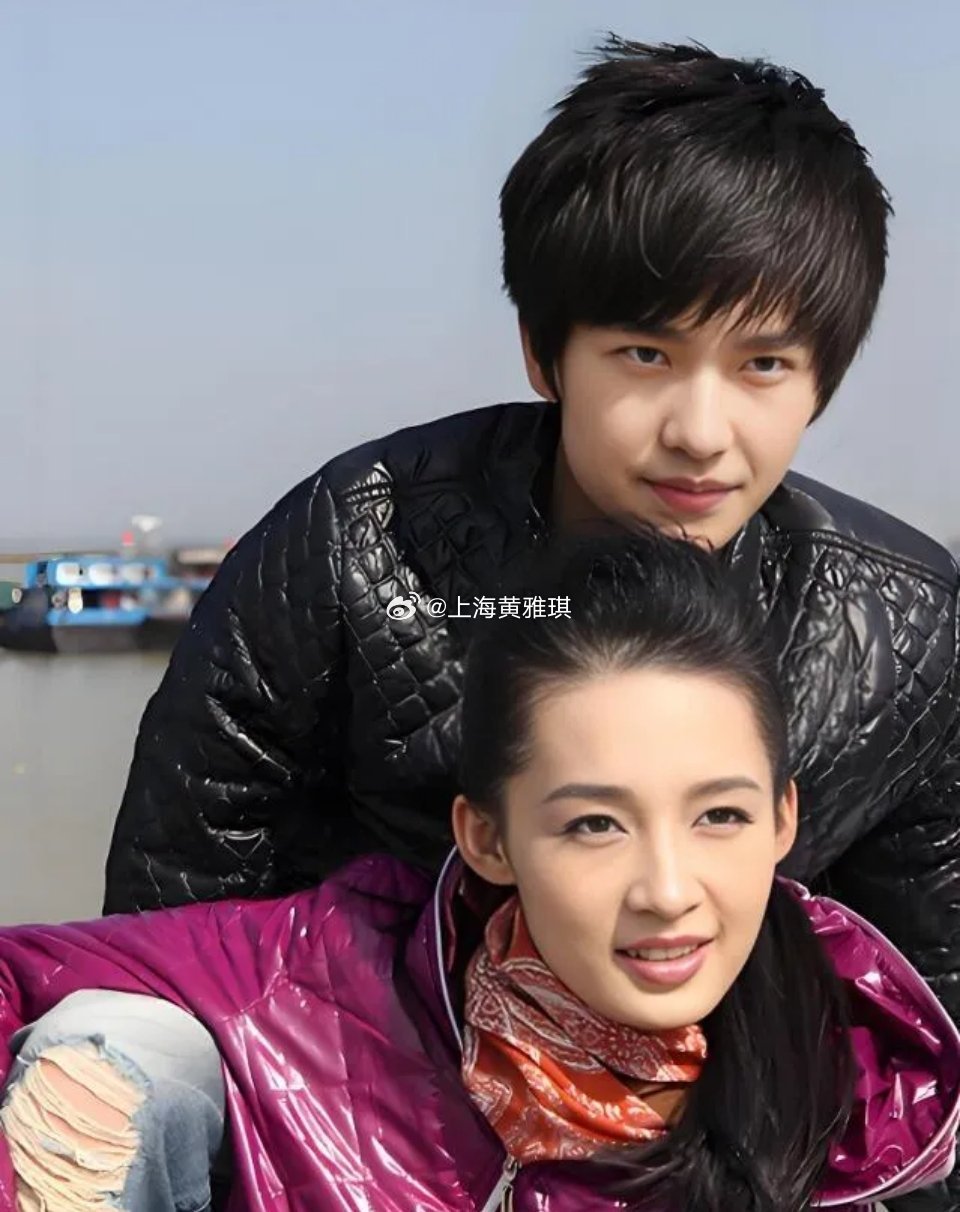杨洋李沁谈了五年网友考古翻出杨洋、李沁早年旧事，网传二人因新版《红楼梦》结缘，年