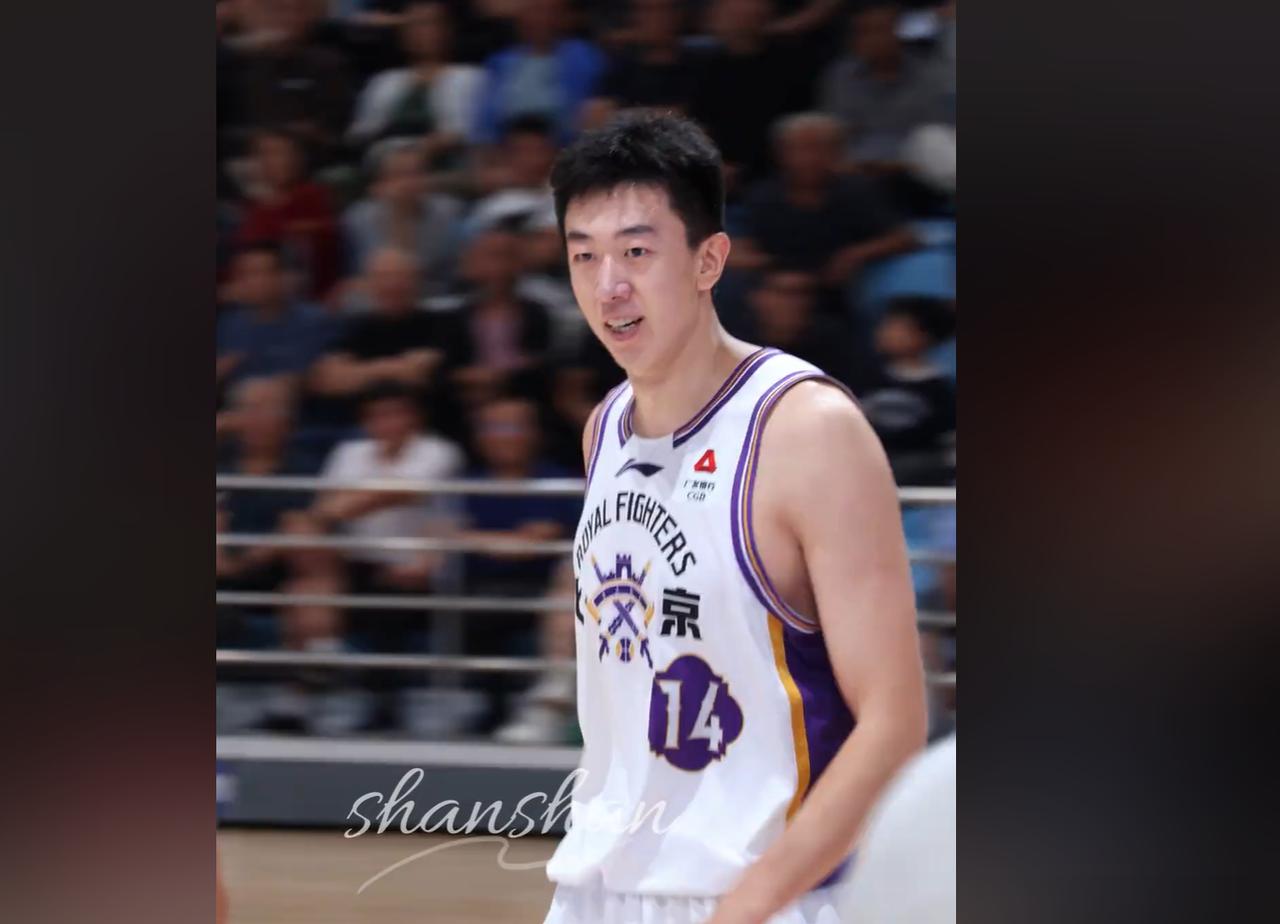 陈海涛判断失误！在过去几场热身赛中，北控男篮球员王少杰表现可谓是极其出色，场