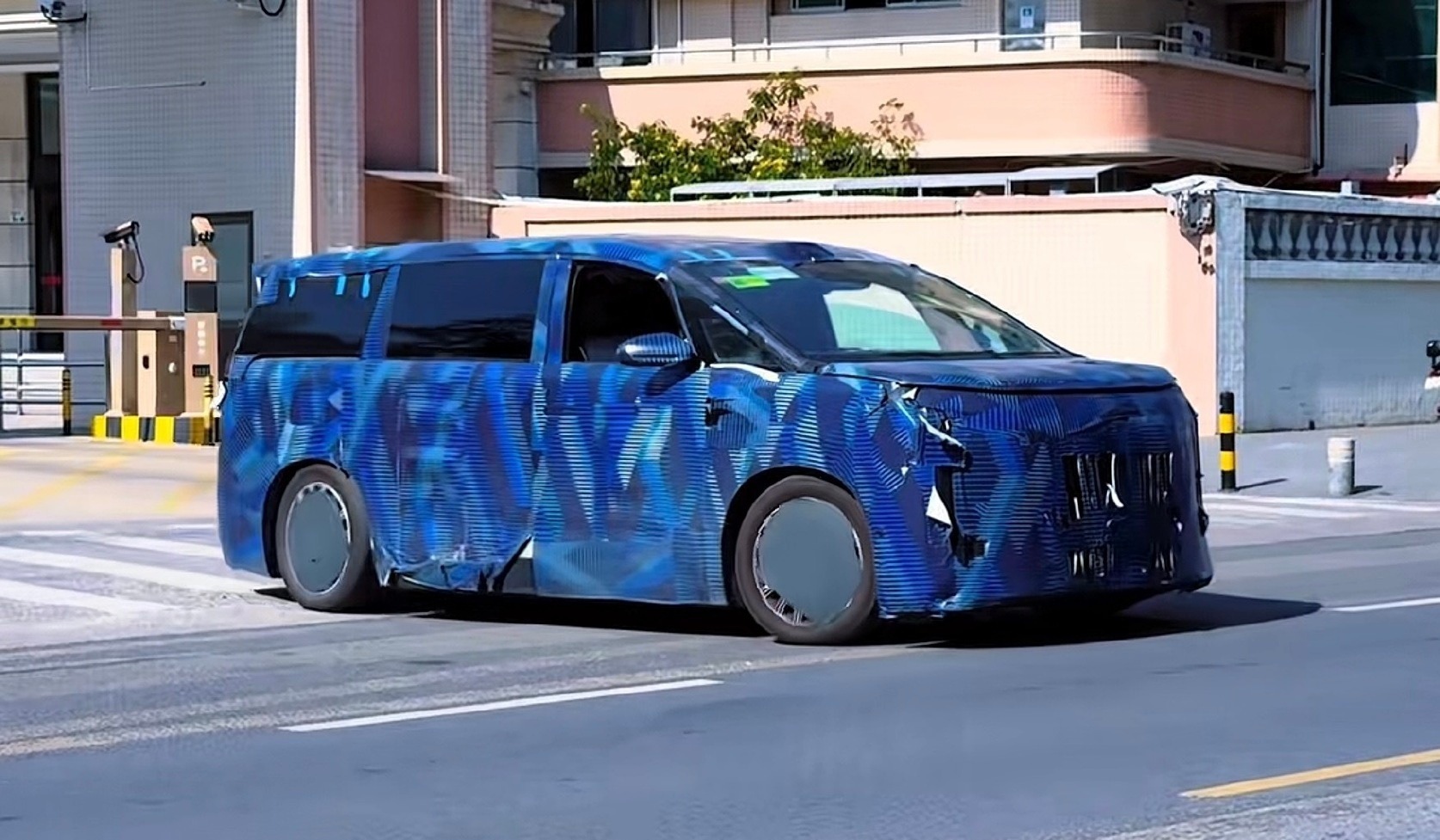 2026年确实是MPV的大年，新车挺多：极狐MPV，还没定名，外观不错，有自己特