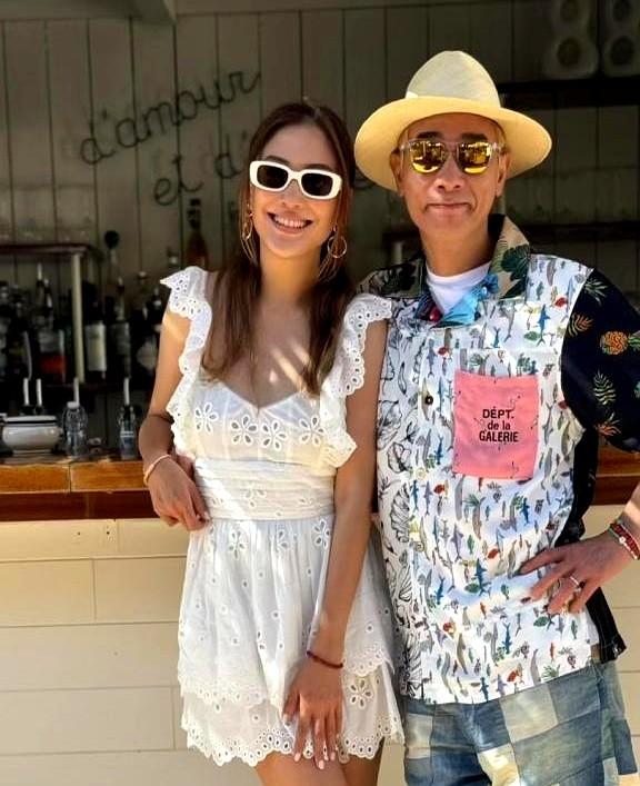 58岁的陈小春，看似家庭幸福，事业成功，但却有一个遗憾。最近他开演唱会，儿子