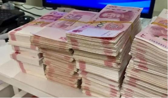 央行最怕的“大雷”终于爆了——不是通缩，不是资本外逃，而是老百姓攥紧钱包不消费！