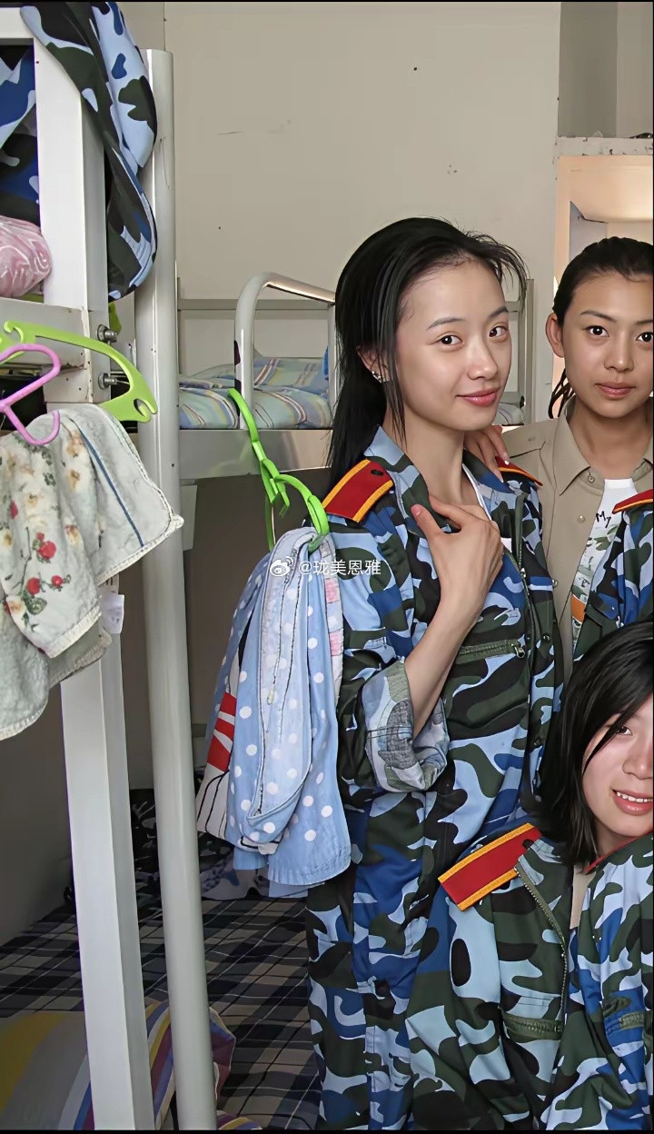 清纯脸，疯批命​考古李梦才懂什么叫反差杀​​​