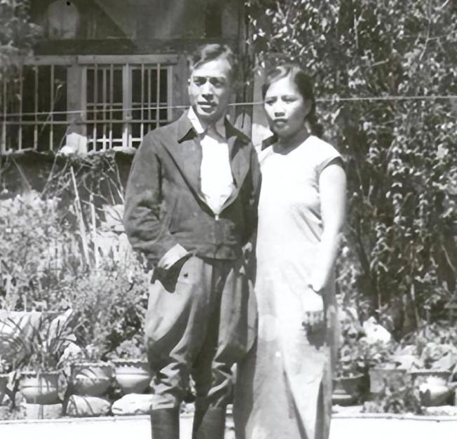 1938年，周恩来安排一女特工打入国民党内部，谁知她竟嫁给国军高官，身份暴露后，