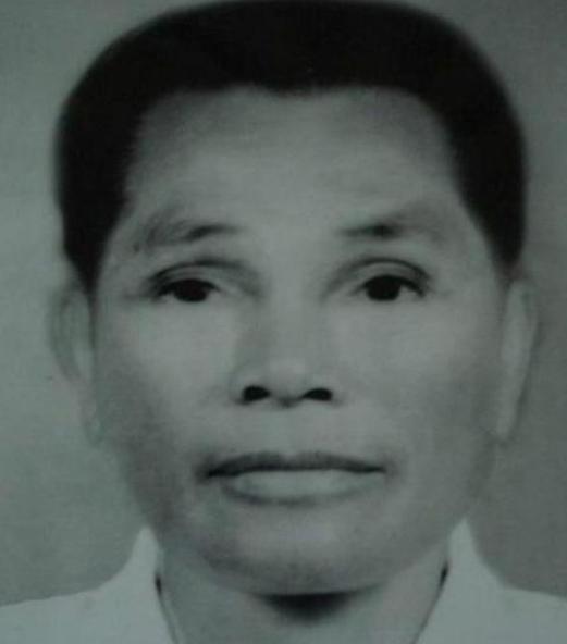 1960年，乐会县一位老农何世富，临终前向妻子坦白：“我原名叫何畏，是红军的军长