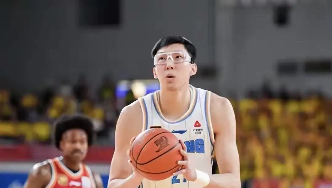 北汽121:103大胜山西，以下2人是本场比赛最大的功臣。1、杰曼全场23投14中，砍下赛季新高的4