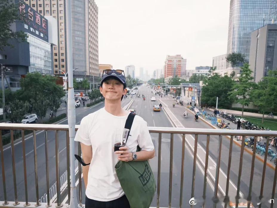 五字回应显决心，台湾明星吴慷仁自称不是“台独”分子引爆两岸舆论场！“不是，别