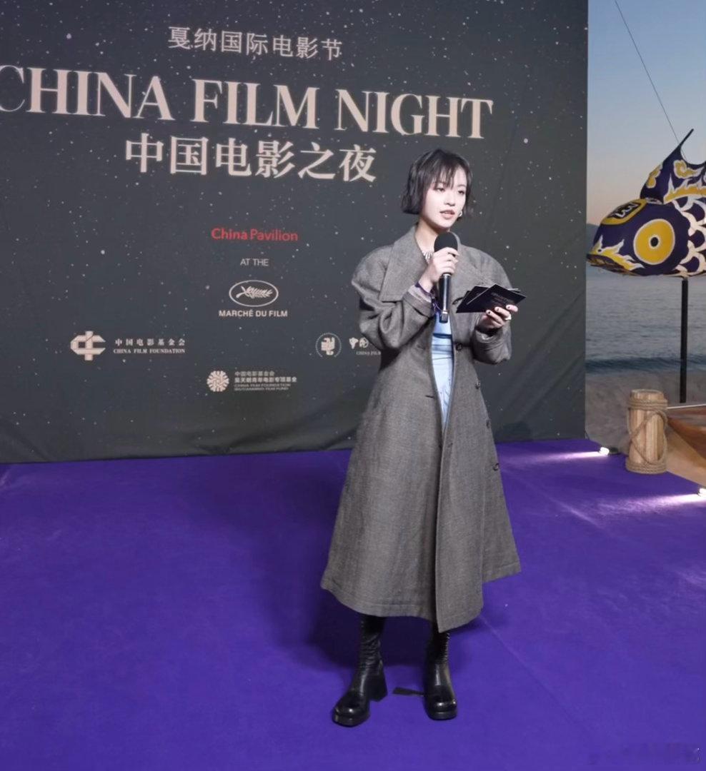 赵涛李庚希戚薇戛纳同框⚡打破固有组合印象，三位演员惊喜同框戛纳，气场平衡氛围感十
