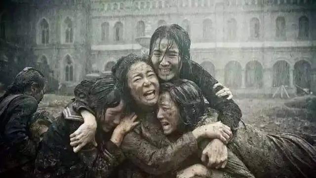 1994年，日本记者质问李连杰：“南京大屠杀死了30万人，你们一个个数的吗？”李