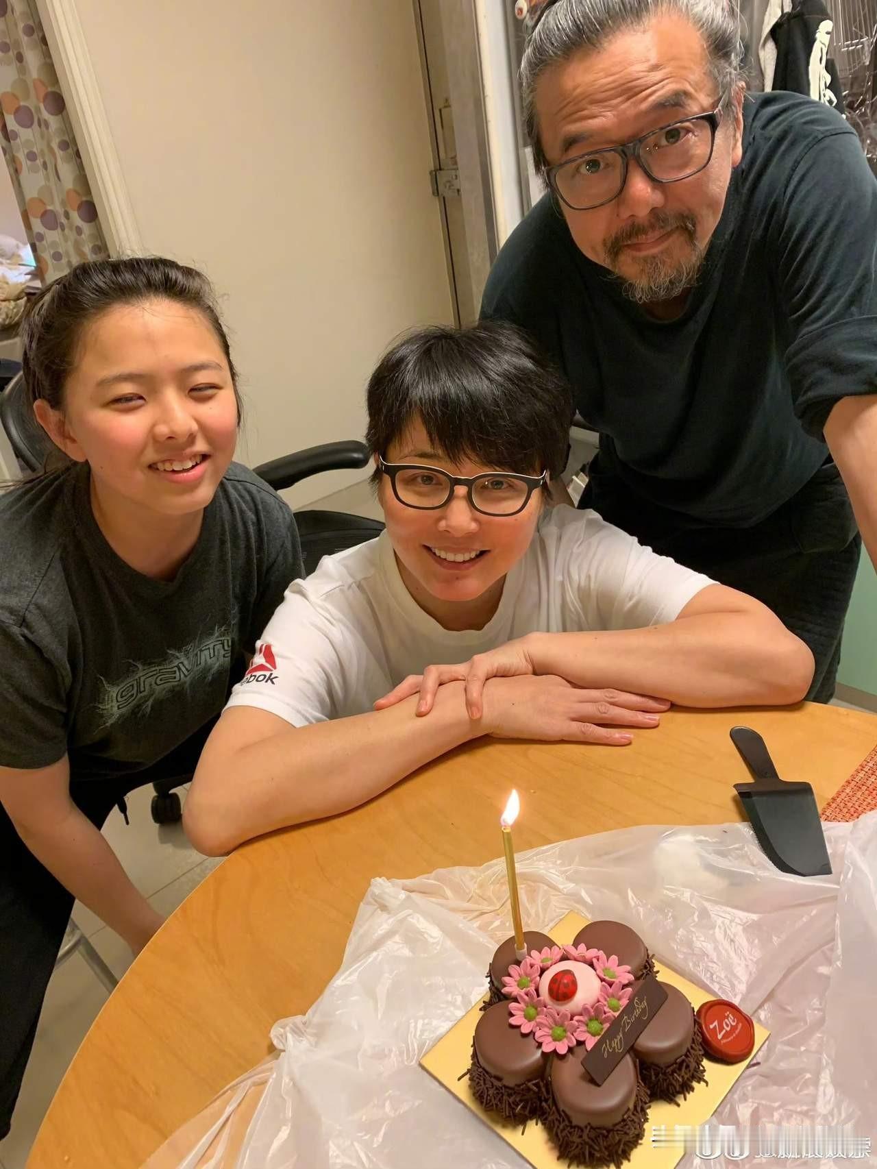 56岁的张延也离婚了，夫妻两人一直在装着很恩爱，为了孩子早就分居，实质上离婚了。
