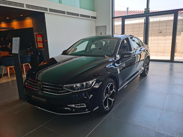 迈腾330领先能不能搞本人25岁，快要结婚想买辆车。工资五千，家里给10个，我