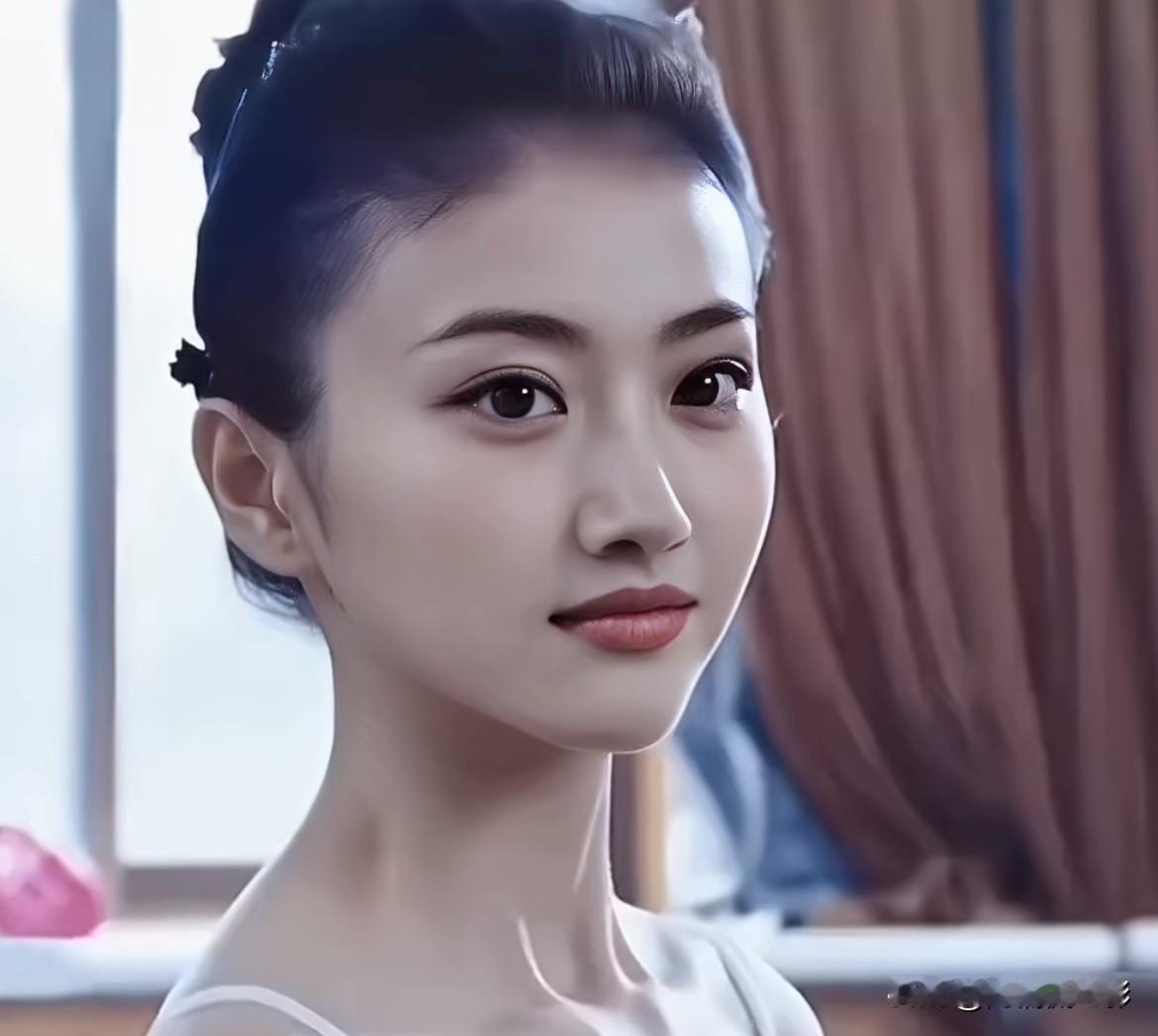 圈内流传一则八卦，直指气质高冷的景甜，牵扯出和商业大佬未婚生子的秘闻。这类说