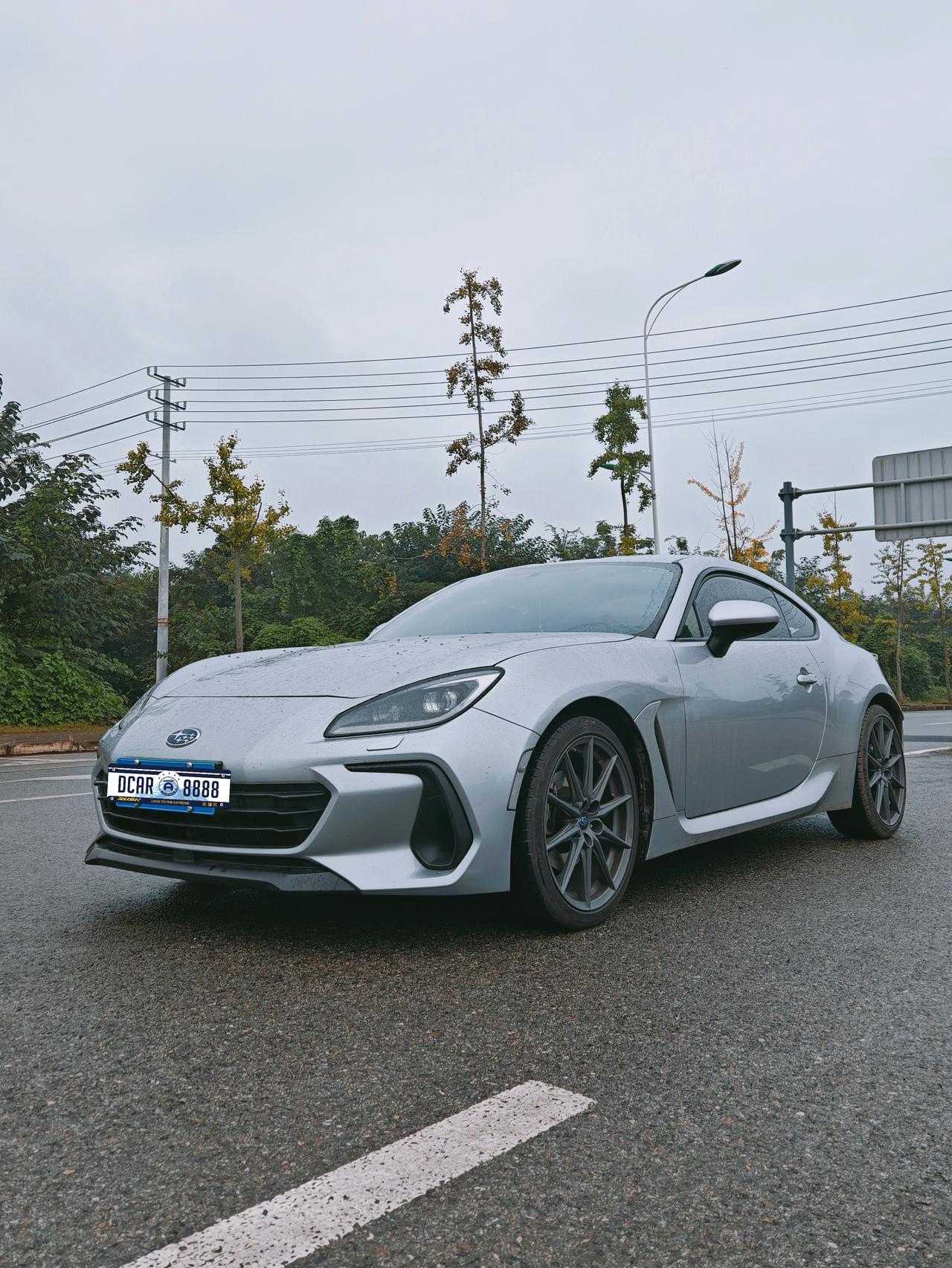 开着朋友的斯巴鲁BRZ2023款手动挡已有半年，作为日常驾驶的伙伴，我对它的性