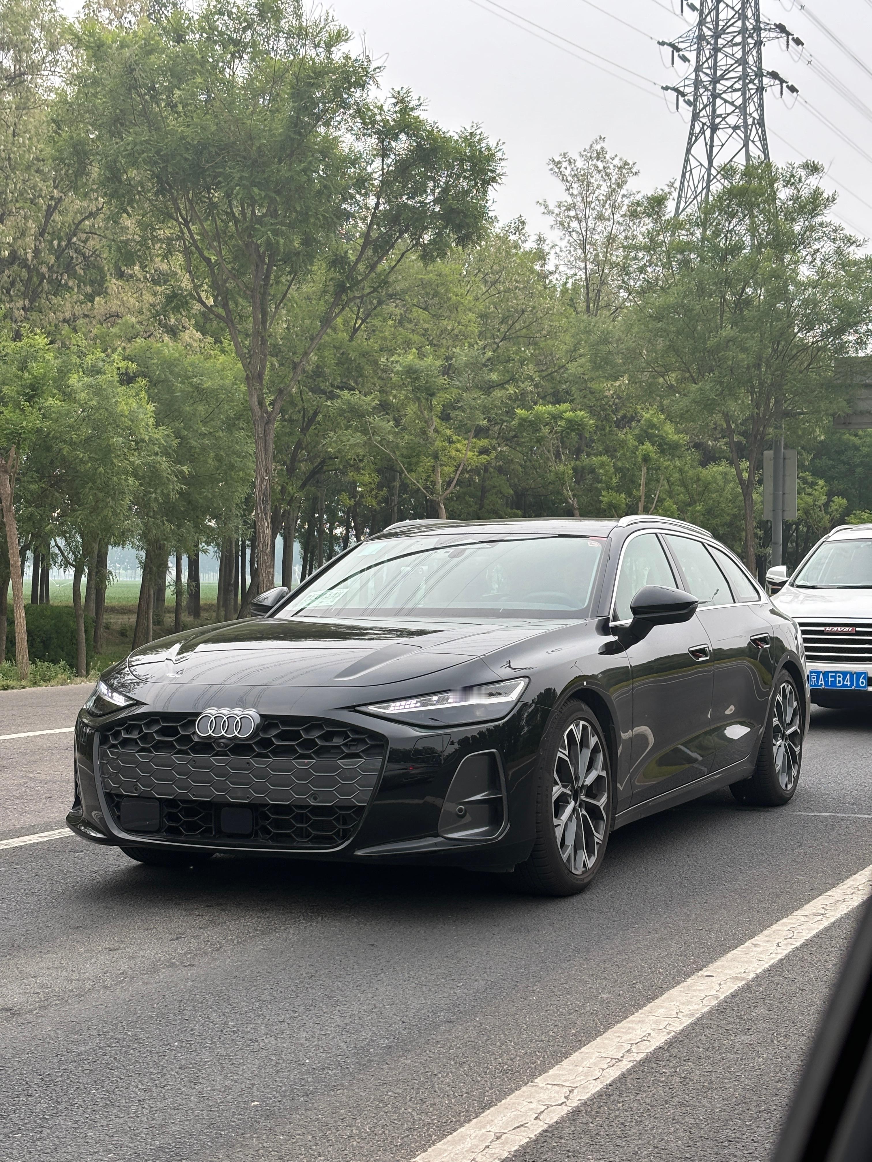 全新奥迪A6Avant正在北京路试你们觉得怎么样？​​​