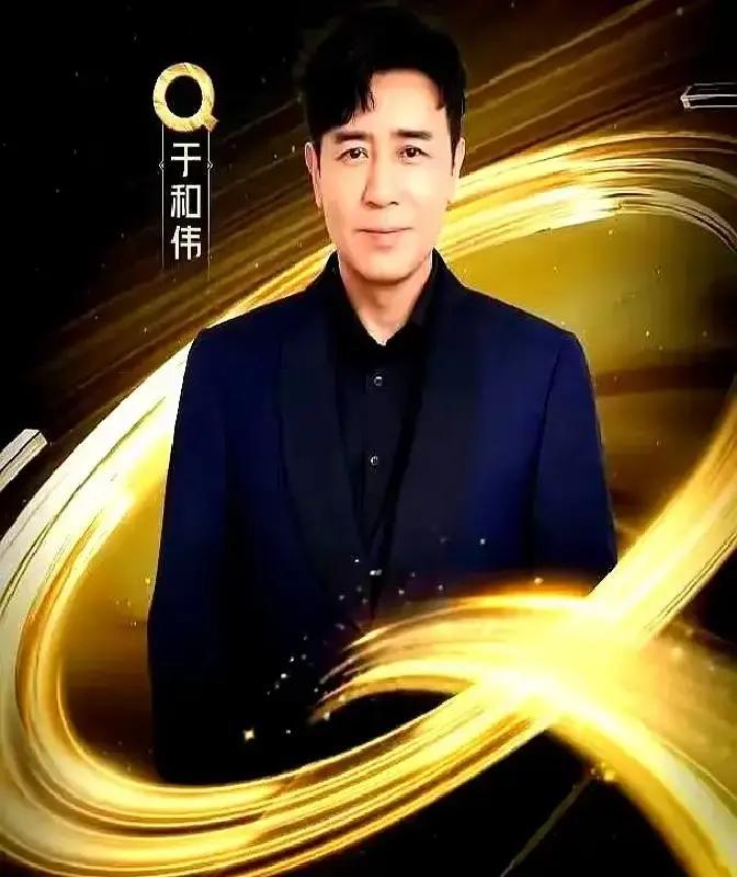 昨晚，于和伟又捧回一座视帝，《沉默的荣耀》顺手拿下最佳剧集。热搜一挂仨小时，评论