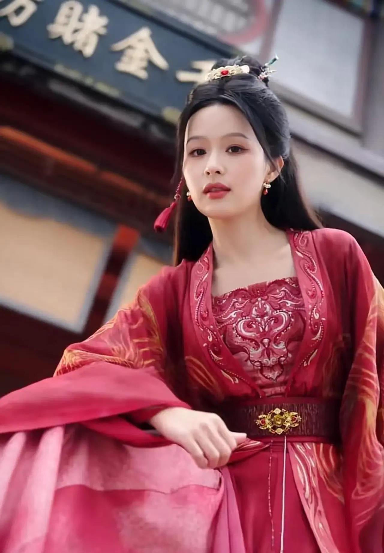 最近短剧圈可热闹了，新老面孔轮番上阵，人气榜单又变天了！听花岛的几位美女演员这次