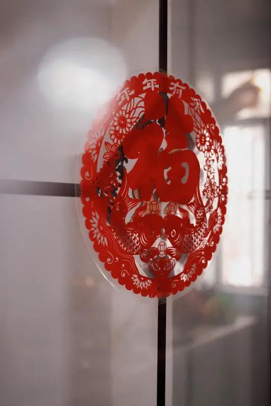 人到中年一定要记住过年，就该这么过才舒心少聚会，多回家酒少碰，言多慎