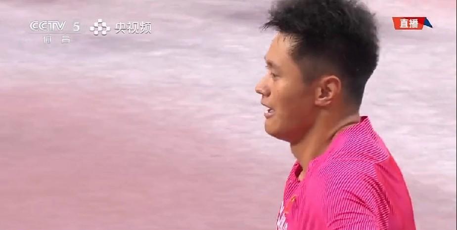气不过，教练排兵布阵失误，导致中国男子4x100米接力无缘决赛。众所周知，谢震业