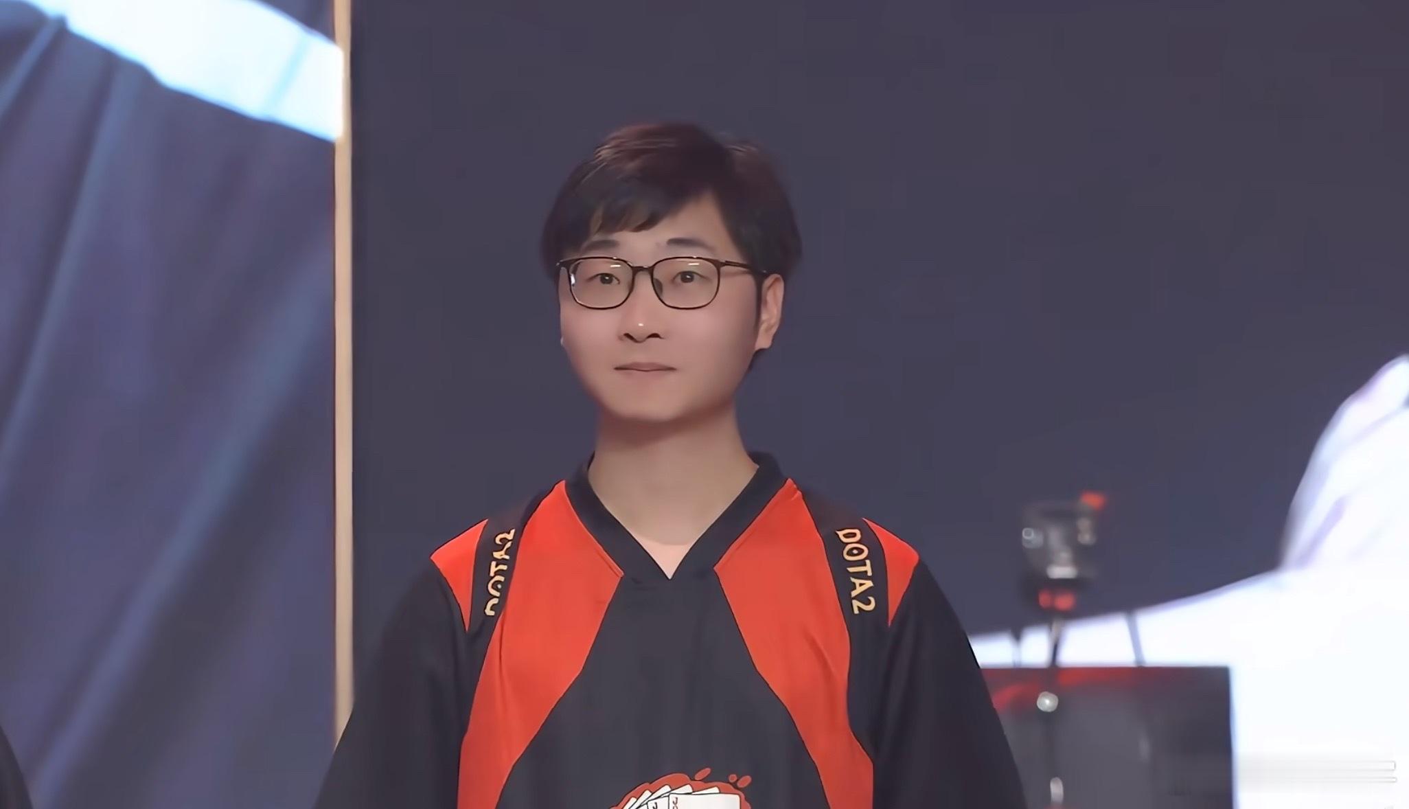 雕哥：有个老板他想一个月拿100w出来，让我搞个dota比赛，让我策划一下。第一