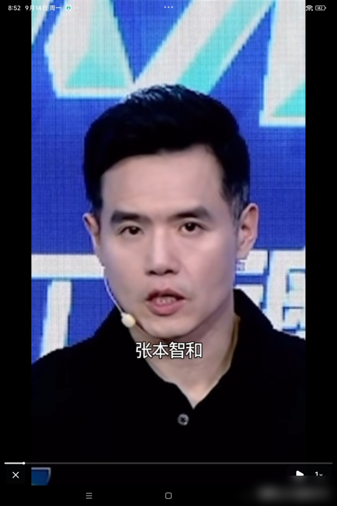 刘国正急了，当着镜头说向鹏打得窝囊，这搁以前想都不敢想。横滨站，国乒四个男单全折在八强门外。向鹏碰张