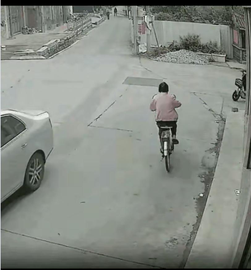 索赔22万的大妈撤诉了！大抵上小女孩和大妈只是时空伴随者！知名媒体人分析视频