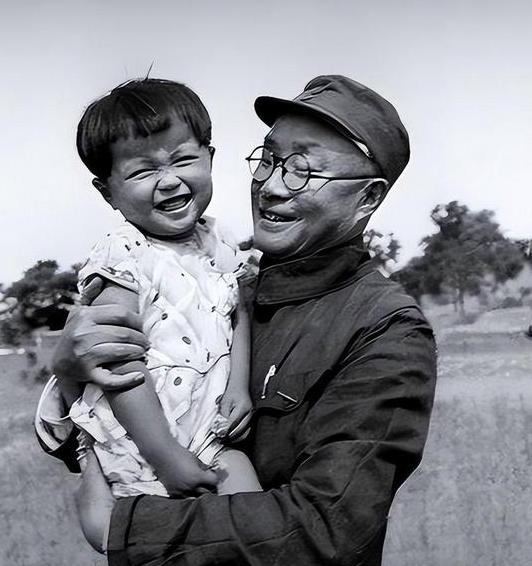 1986年10月7日，刘伯承在北京病逝。他临终前对妻子和孩子说:“杀害小华北的凶